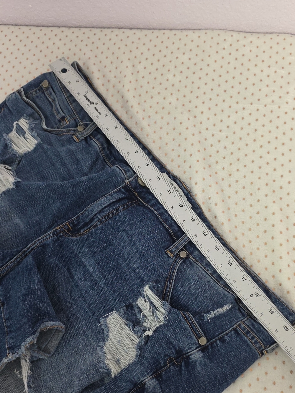Torrid Distressed Denim Cutoff Shorts Medium Wash Size 20 Plus Size - Picture 3 of 13